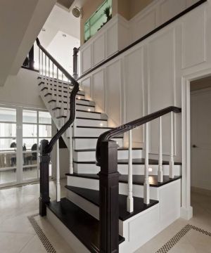 美式古典风格 楼梯设计装修效果图片