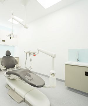 口腔医院简单白色墙面装修效果图片