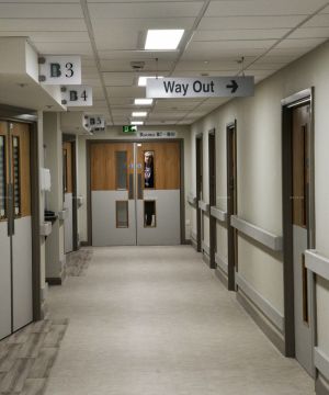 医院走廊吊顶装修效果图片