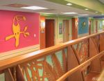 最新儿童医院过道背景墙装修案例图片