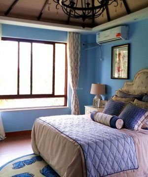 交换空间小户型卧室蓝色墙面装修效果图片
