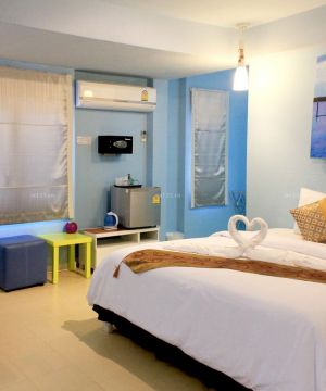 个性宾馆房间蓝色墙面装修效果图片