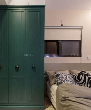 80平米小户型两室一厅卧室衣柜装修效果图