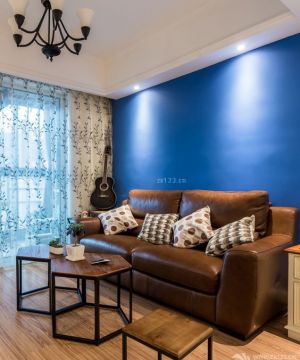 90平方两室两厅客厅深蓝色墙面装修效果图片