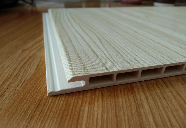 pvc护墙板和实木护墙板哪个好