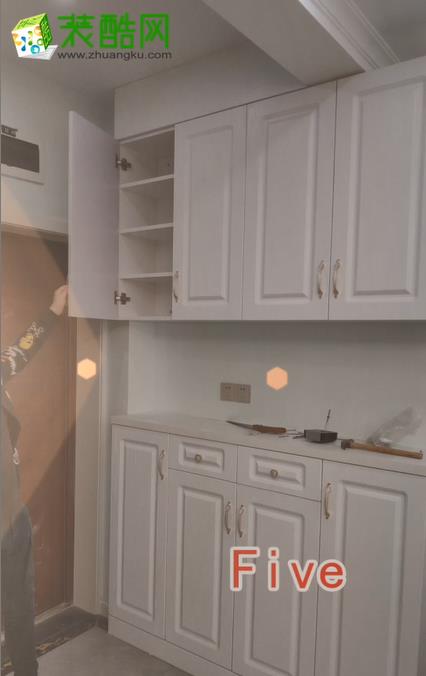 装修视频：家里玄关柜装修