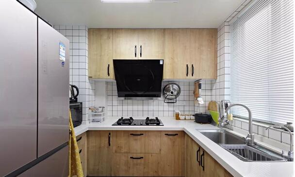 小户型提高利用变出大空间,89平木色北欧风装修