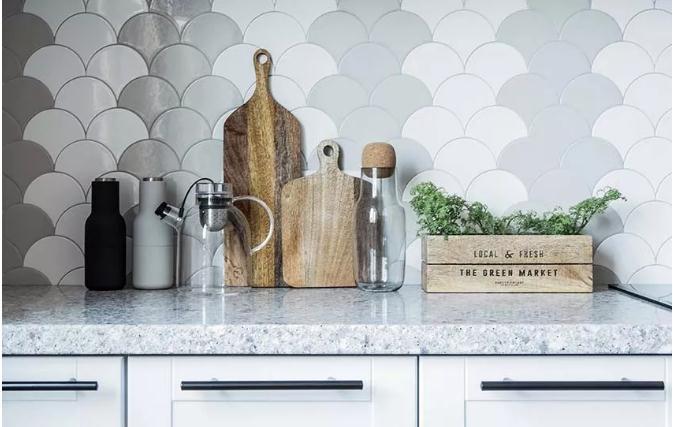 厨卫白瓷砖怎么贴才好看？改变铺贴方式逆转厨卫颜值