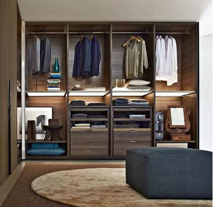 步入式衣帽间怎么设计更好？开放步入式衣帽间装修注意事项