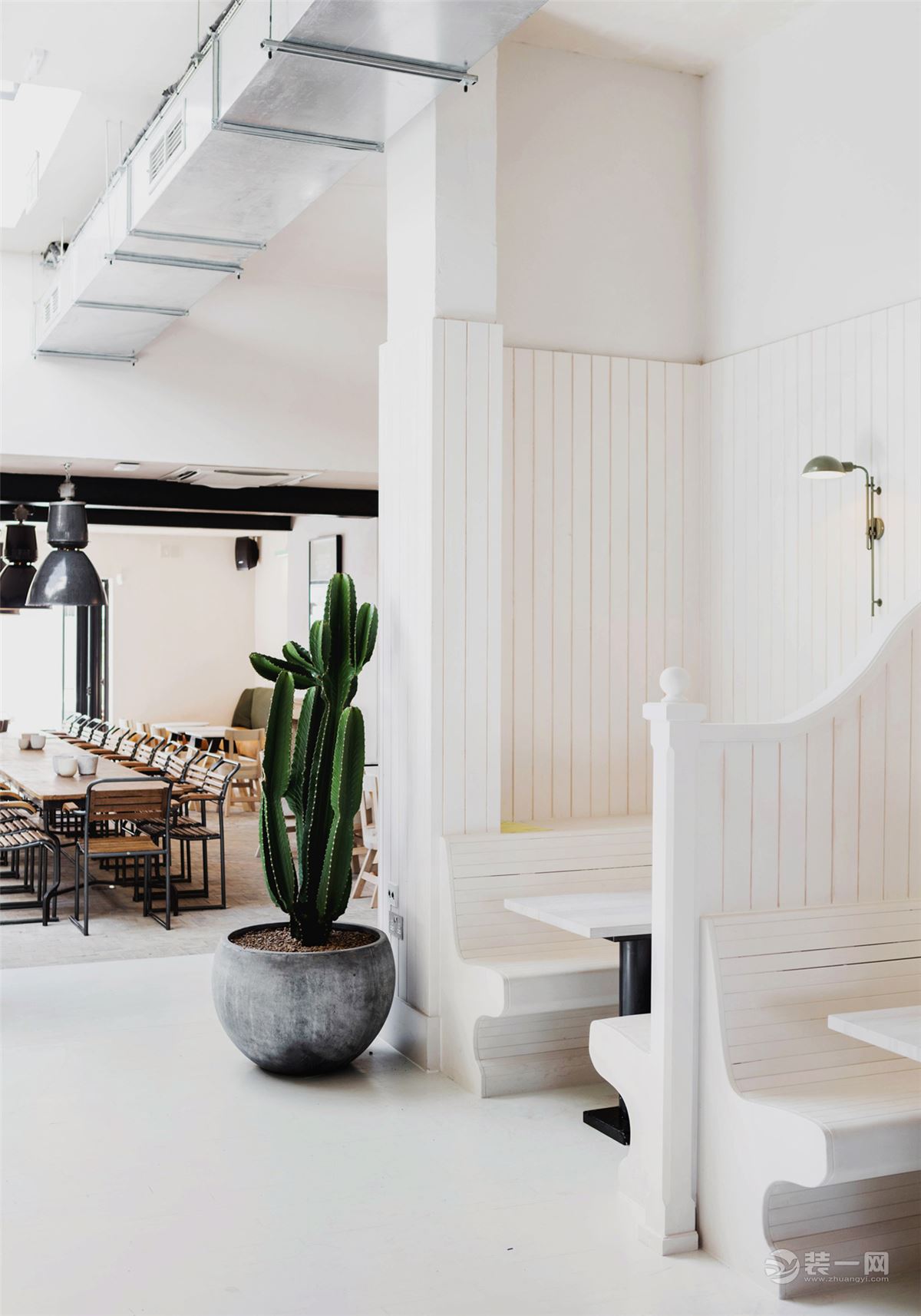 国外装修案例装饰网分享旧房改造案例防局爆改潮人餐厅超惊艳