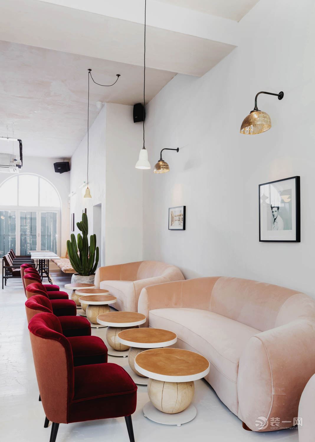 国外装修案例装修网分享旧房改造案例防局爆改潮人餐厅超惊艳