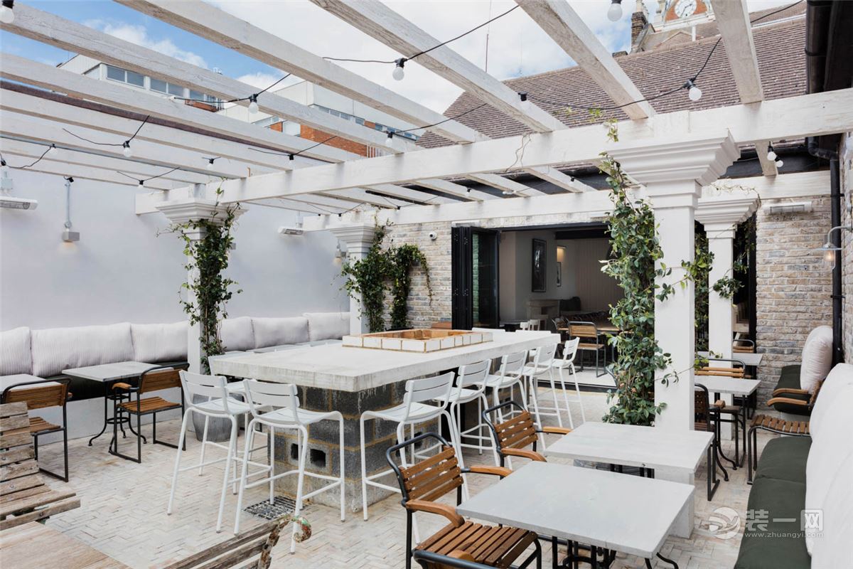 国外装修案例装修网分享旧房改造案例防局爆改潮人餐厅超惊艳