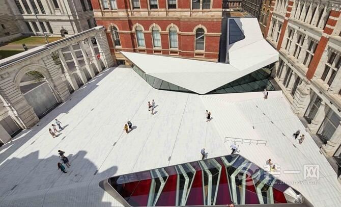 历时六年的英国博物馆 万片手工瓷砖铺庭院视觉震撼