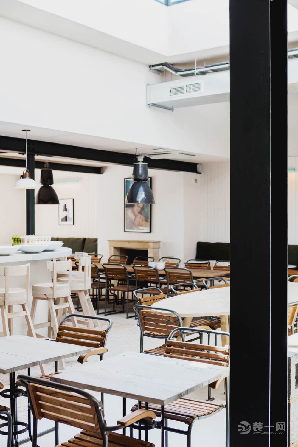 国外装修案例装修网分享旧房改造案例防局爆改潮人餐厅超惊艳