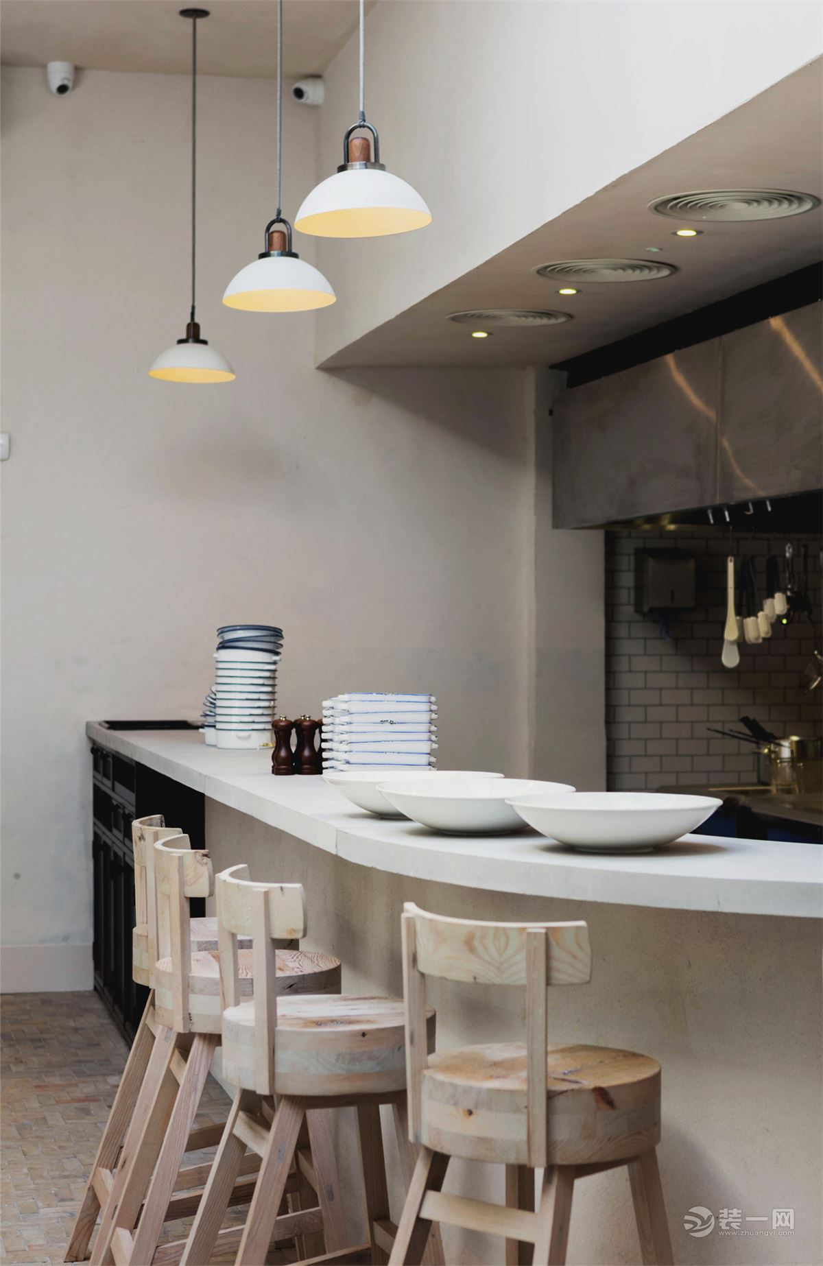 国外装修案例装饰网分享旧房改造案例防局爆改潮人餐厅超惊艳