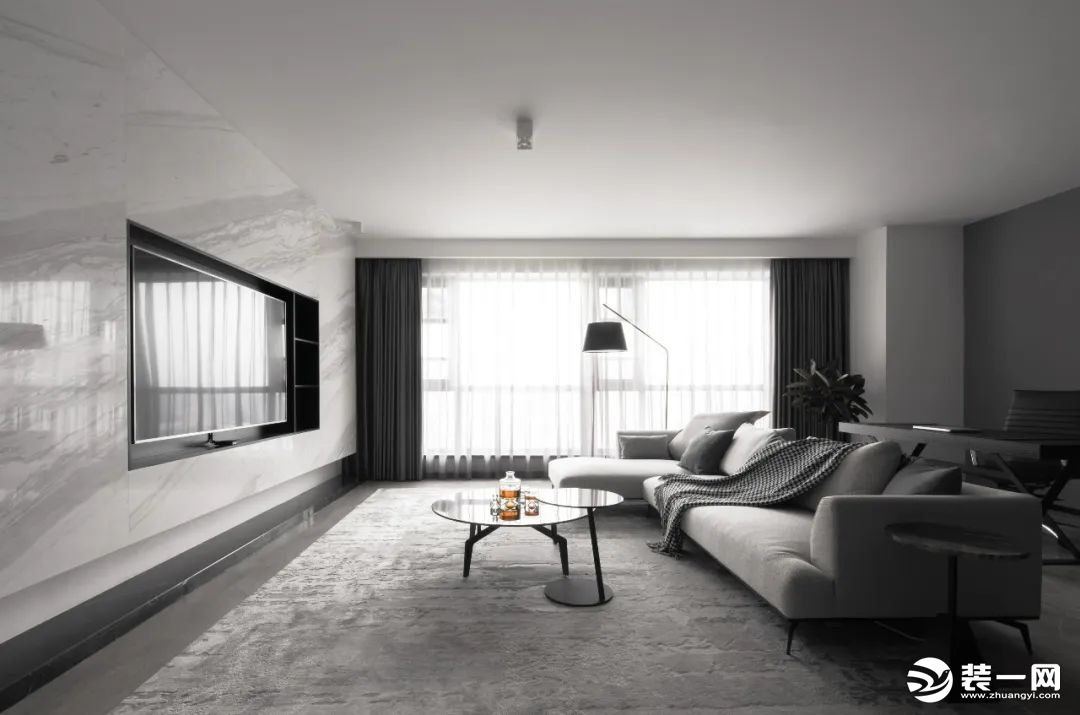 三室两厅经典黑白灰设计案例 超大落地窗美景尽收眼底