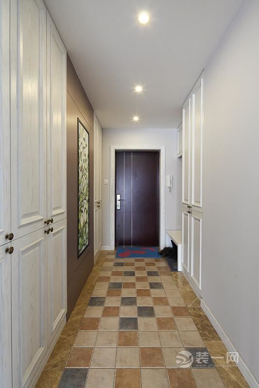 98平小户型装修实景图 玄关处扩大收纳空间美观实用