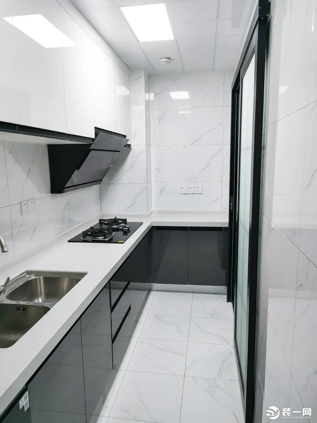 85平两室一厅装修设计图