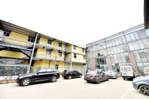 7600平违建摇身一变成昆明某高校校舍 街道办命拆除