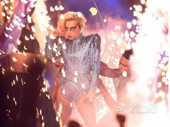 LadyGaga豪华别墅装修曝光 内部装饰奢华而复古