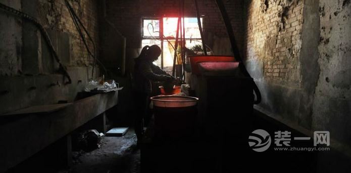 漏水掉渣危险重重 合肥一老旧小区燃气不通问题多