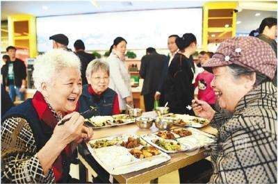 合肥首创“社区食堂+阅读空间” 防滑扶手装修太贴心