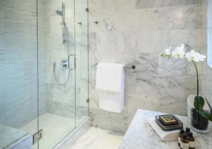 装修卫生间瓷砖颜色选深色还是浅色？