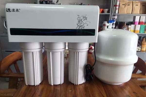 纯水机和净水机的区别纯水机和超滤机哪个好纯水机有桶和无桶哪个好