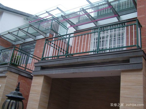 阳台防护栏的材料      阳台防护栏安装注意事项