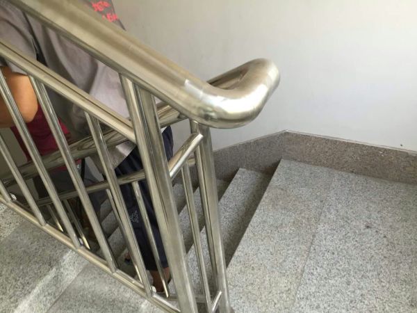 不锈钢楼梯扶手价格