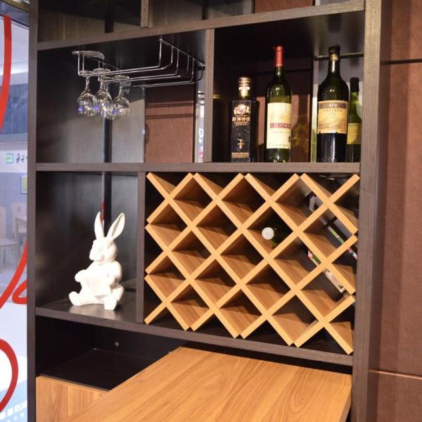 客厅与餐厅隔断酒柜的材料 隔断的好处有哪些
