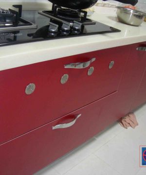 整体厨房红色橱柜装修图片