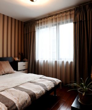 12平米卧室咖啡色窗帘装修图片