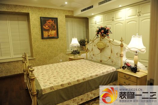 欧式卧室铁艺床装修效果图 