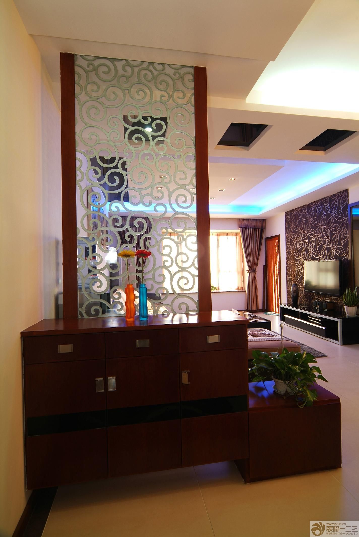 客厅隔断柜装修图片