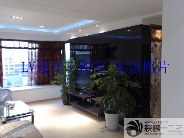 家庭电视艺术玻璃背景墙装修设计图片