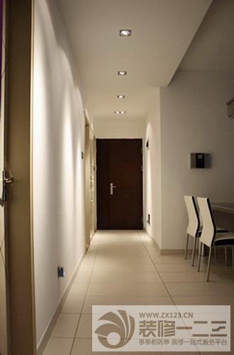 进门玄关黄色踢脚线设计图片