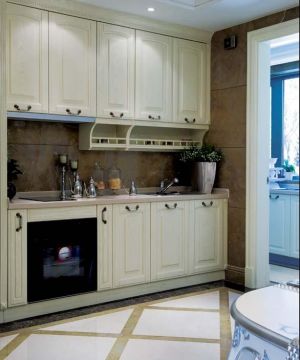 家装厨房白色橱柜设计效果图