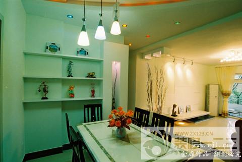 现代风格家用餐桌设计图片