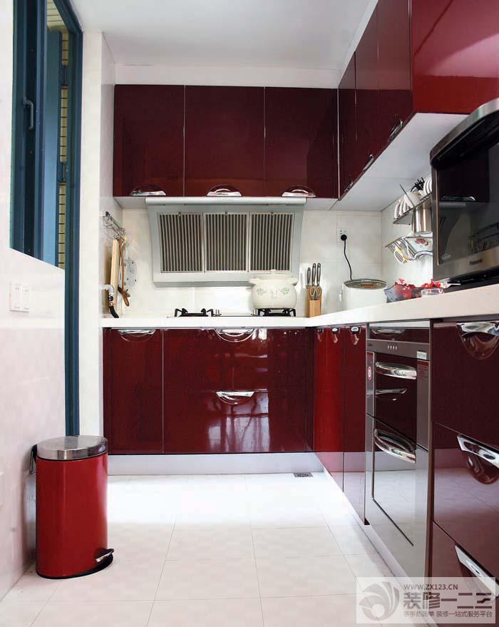经典整体厨房红色橱柜装修效果图