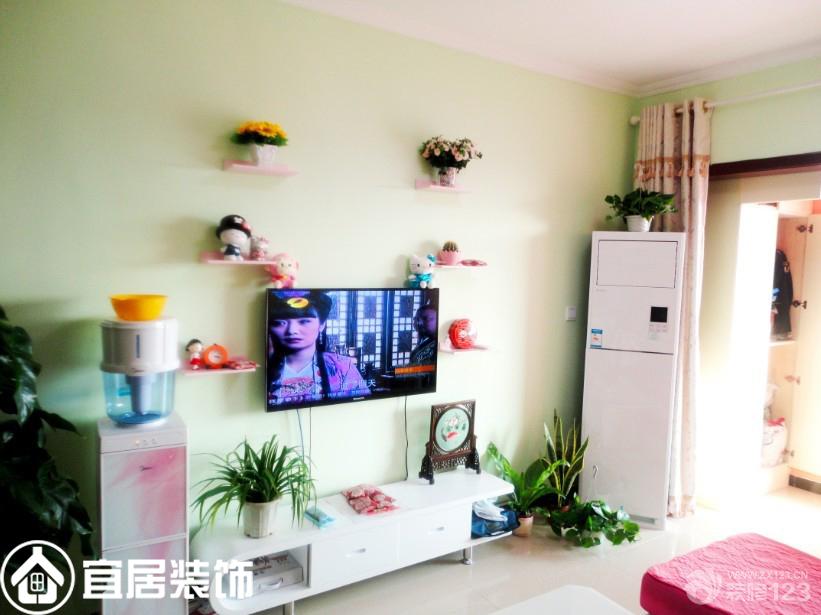 最新现代简约两室一厅客厅装修设计纯色壁纸实景图