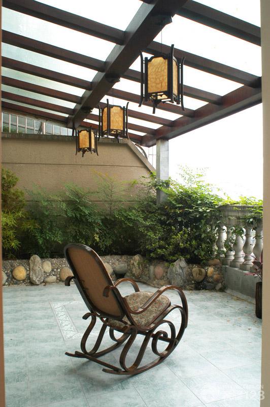 最新简中式阳台休闲椅装修效果图