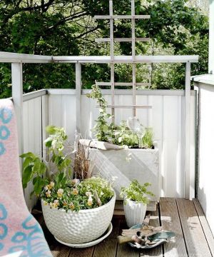 简约式露天阳台小花园装修效果图欣赏