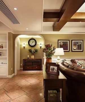 美式两室两厅客厅装饰酒柜效果图欣赏