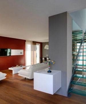 最新现代风格别墅室内玻璃楼梯实景图