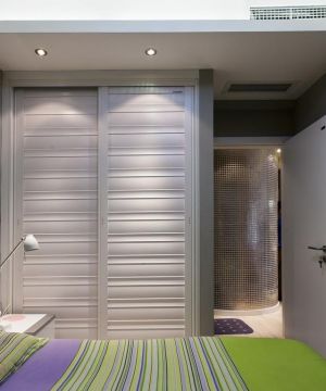 现代风格70平两室一厅卧室衣柜设计效果图欣赏