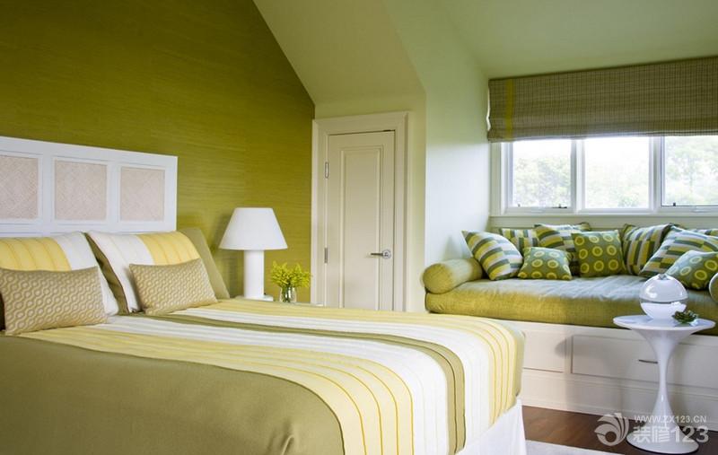 简约清新斜顶阁楼卧室装修图片