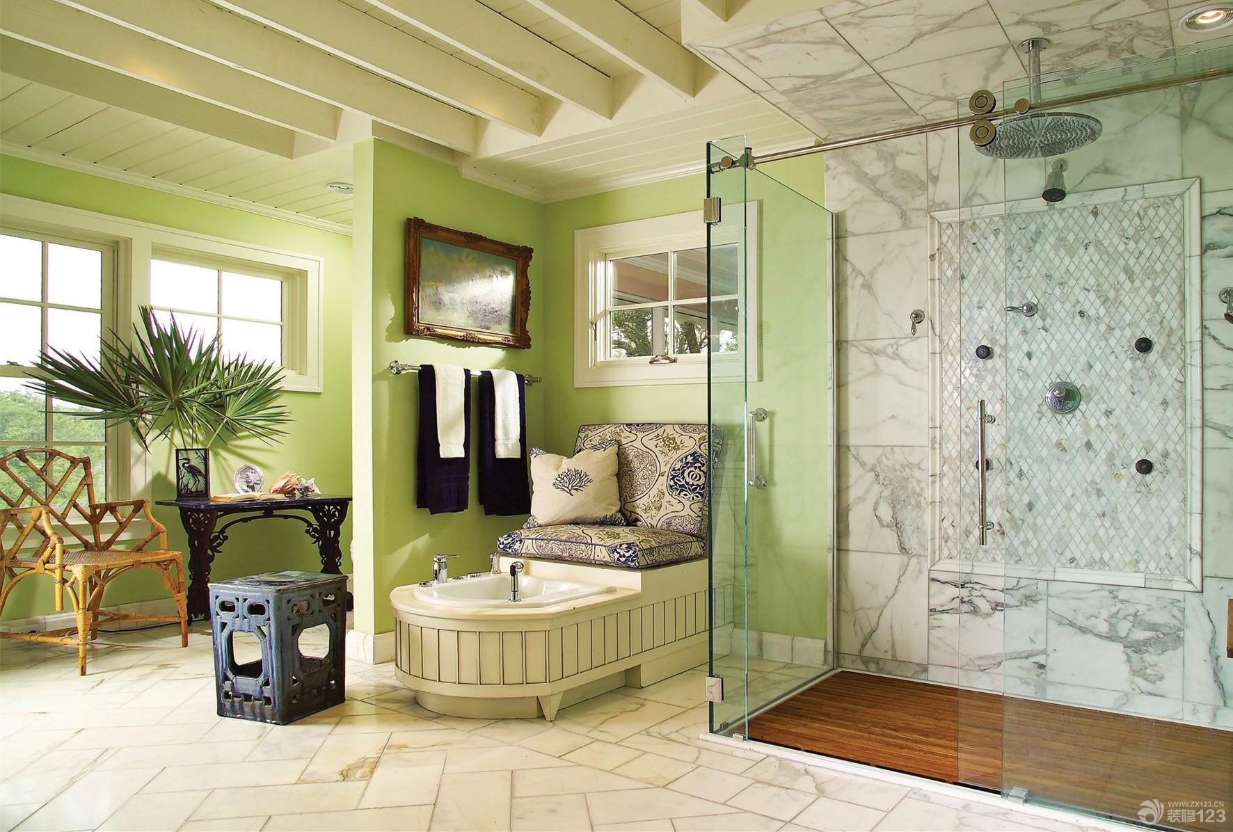 2025最新别墅室内大卫生间装修效果图欣赏