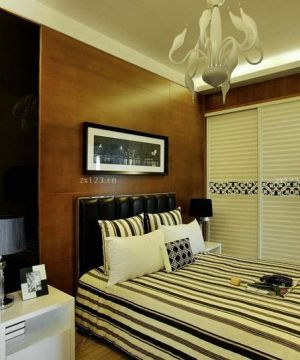 现代沉稳卧室整体衣柜装修实景图欣赏