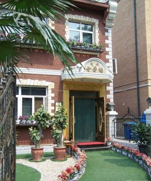 2025最新小洋楼钢木大门设计图片